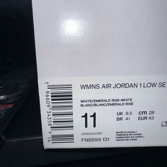 Air Jordan 1 Low SE (Brand New) - Picture 4 of 5